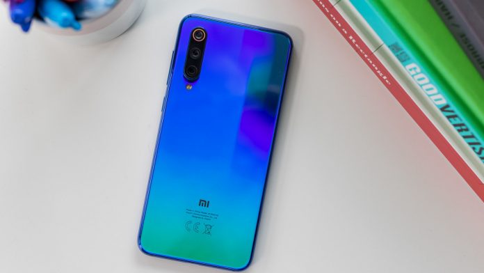 Xiaomi Mi 9 SE chega oficialmente no Brasil