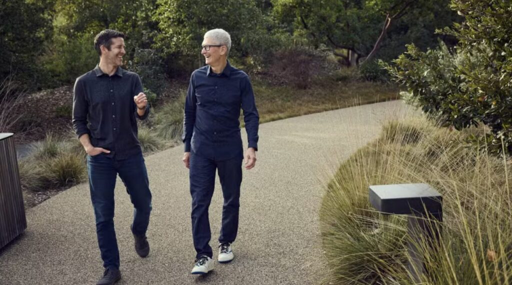 Apple anuncia transição histórica: Tim Cook deixará cargo de CEO e John Ternus assumirá comando em setembro